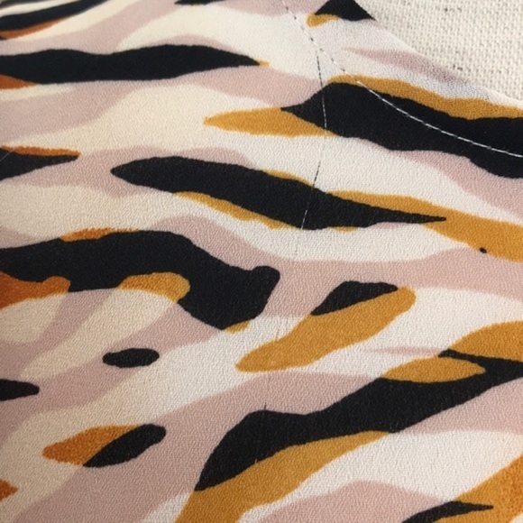 WHO WHAT WEAR Animal Print Blouse Top sz S - Picture 9 of 9